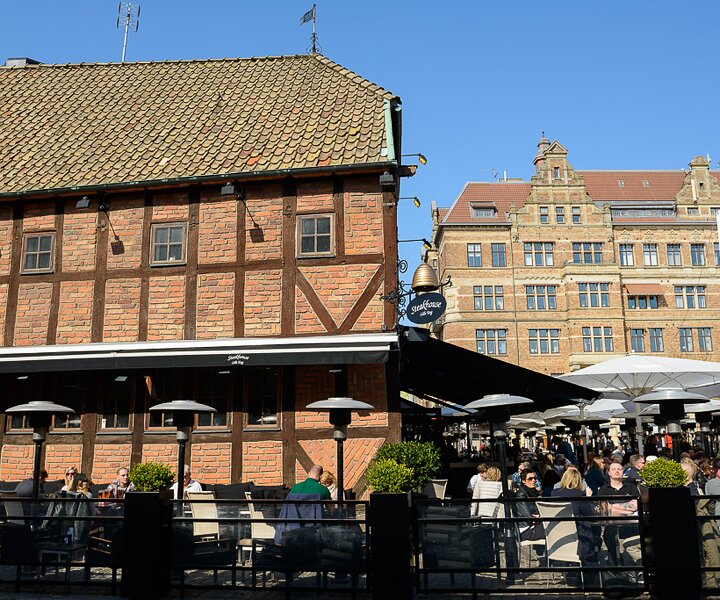 _DSC0010 At Lilla Torg in Malmö.