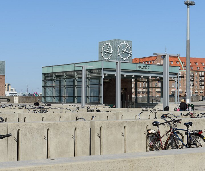 _DSC0041 An entrance to the central train station in Malmö.