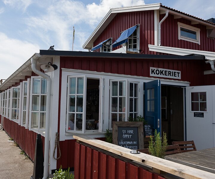 _DSC0003 Fish restaurant by the harbour in Nynäshamn.