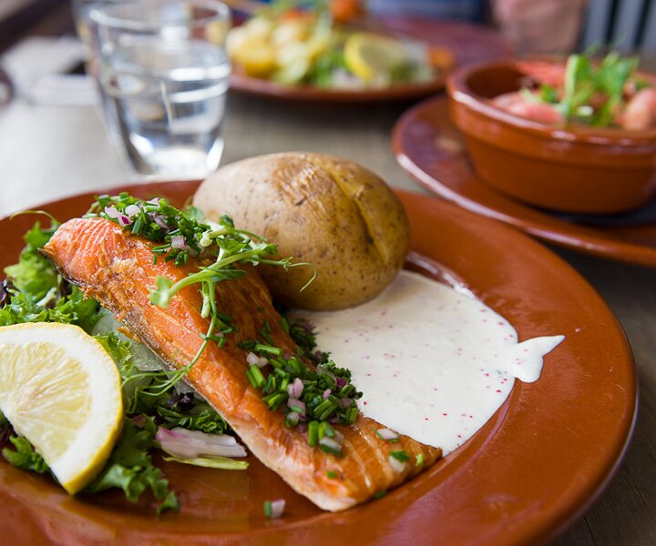 _DSC0014 Salmon for lunch at the restaurant by the harbour in Nynäshamn.