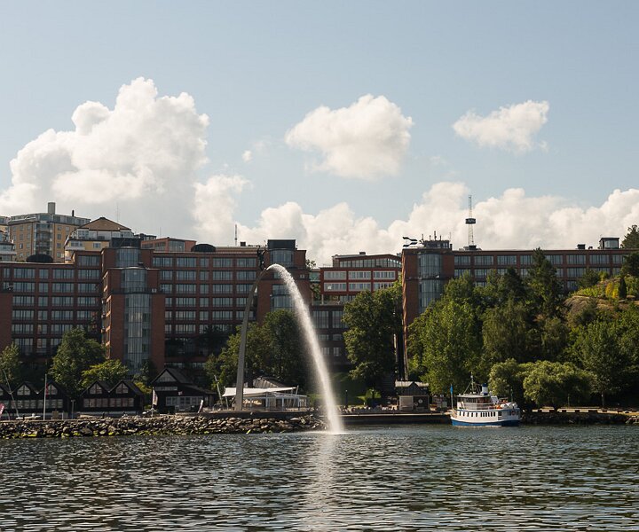 _DSC0071 Passing by Nacka strand.