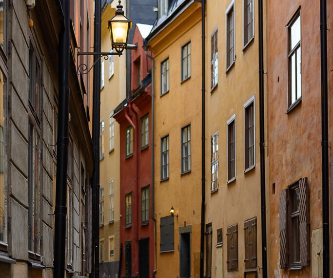 _DSC0017 Narrow street in Gamla Stan (the old town).