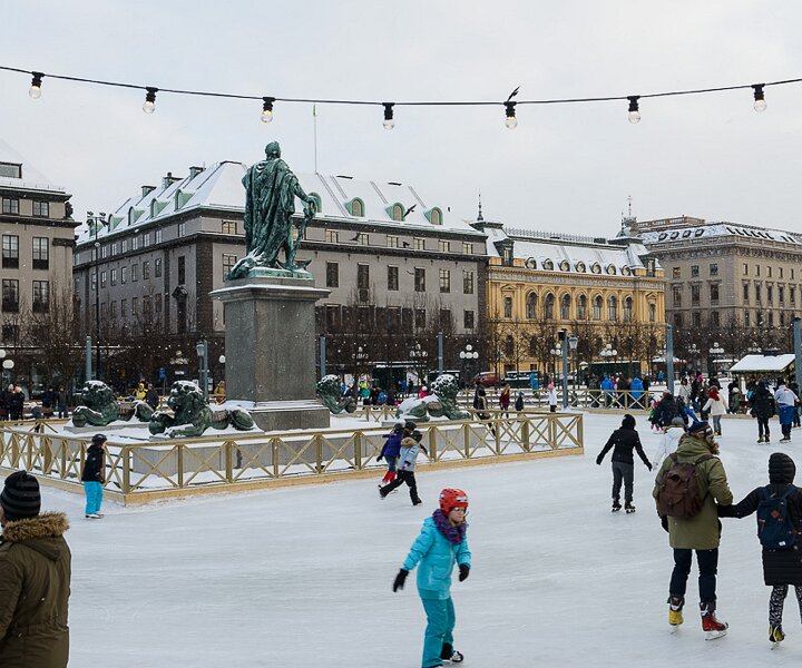 _DSC0032 Ice skating in Kungsträdgården.