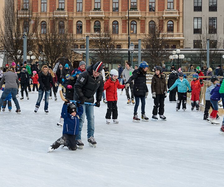 _DSC0040 Ice skating in Kungsträdgården.