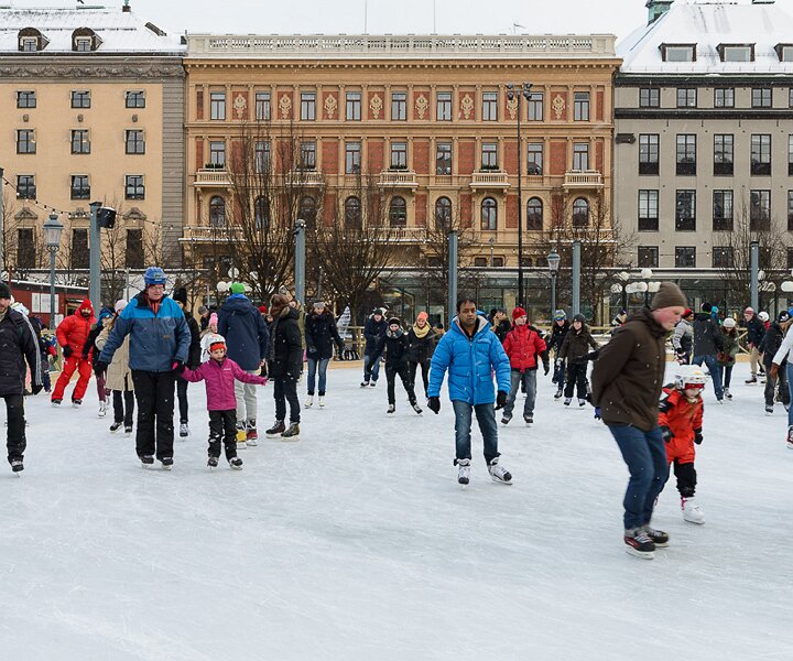 _DSC0044 Ice skating in Kungsträdgården.