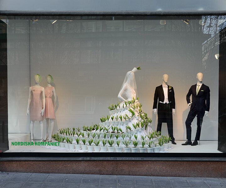 _DSC0039 Display window with spring theme at NK.