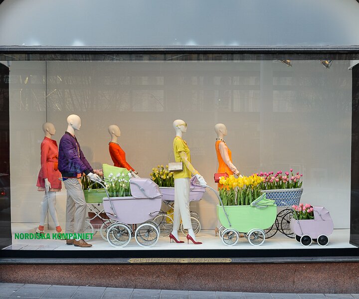 _DSC0040 Display window with spring theme at NK.