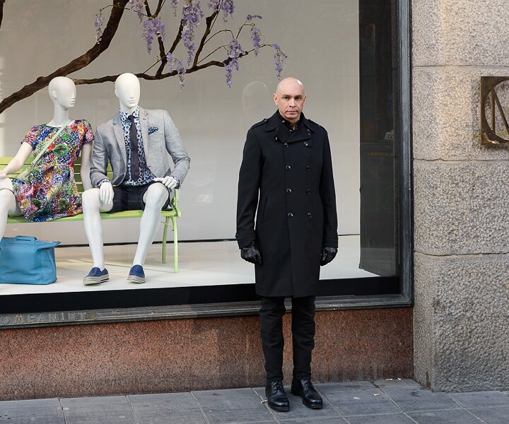 _DSC0051 Markos at the display windows of NK.