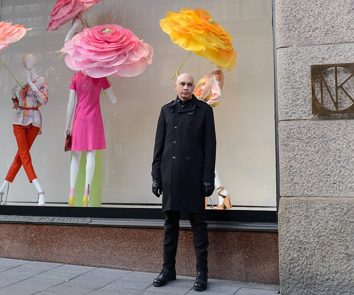 _DSC0054 Markos at the display windows of NK.