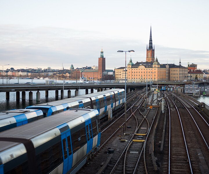 _DSC0026 View towards the city center, with the subway trains going from Slussen to Gamla Stan (the old town).
