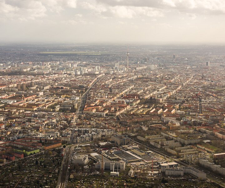 _DSC0017 View of Berlin on approach to Tegel airport.