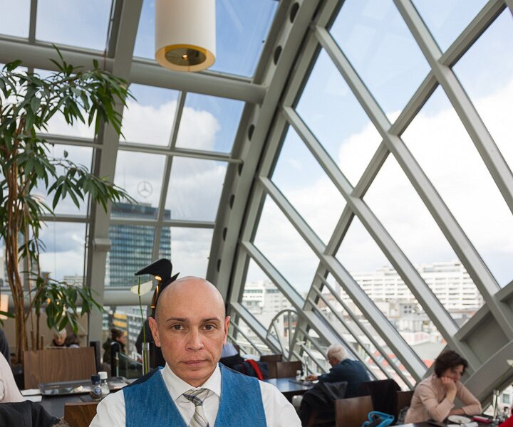 _DSC0020-2 Markos at the KaDeWe Wintergarten.