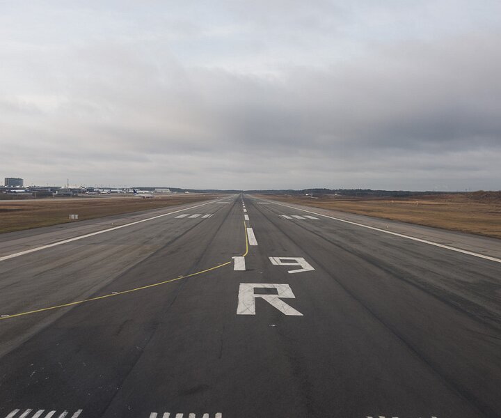 _DSC0003 Ready for take-off from runway 19R at Arlanda airport.