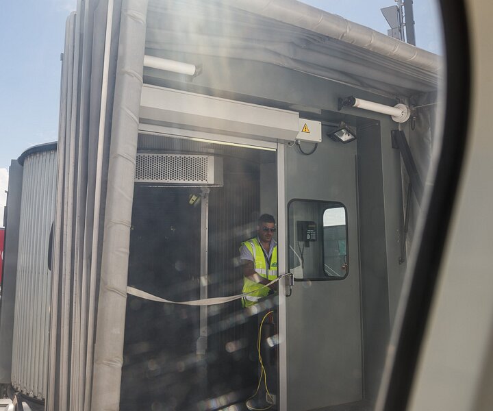 _DSC0035 Docking to the gate at Larnaca airport.