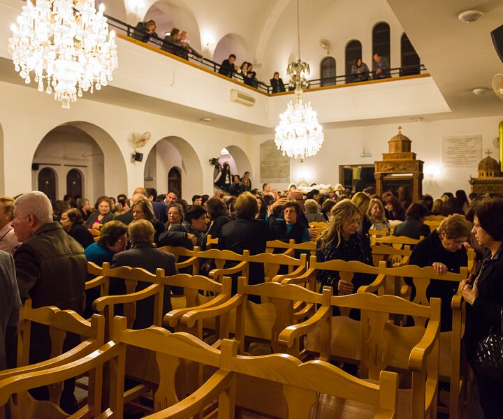 _DSC0040 In the church in Limassol on Good Friday.