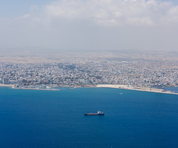 _DSC0022 Approaching Larnaca airport.