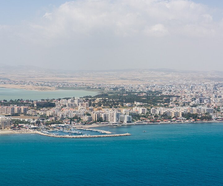 _DSC0025 Approaching Larnaca airport.