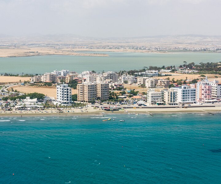 _DSC0027 Approaching Larnaca airport.