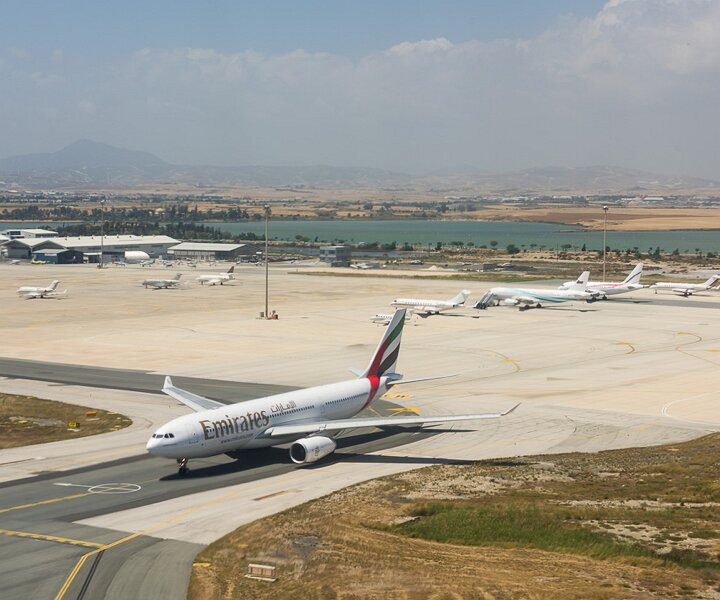 _DSC0028 Approaching Larnaca airport.