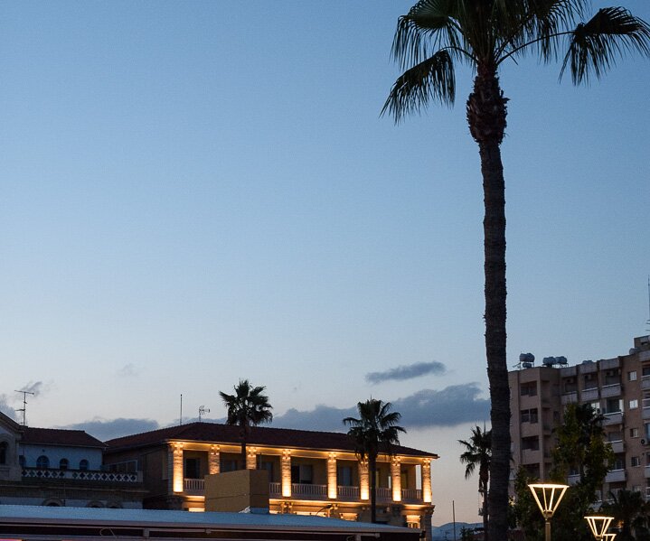 _DSC0186 Café at the seaside promenade in Limassol.