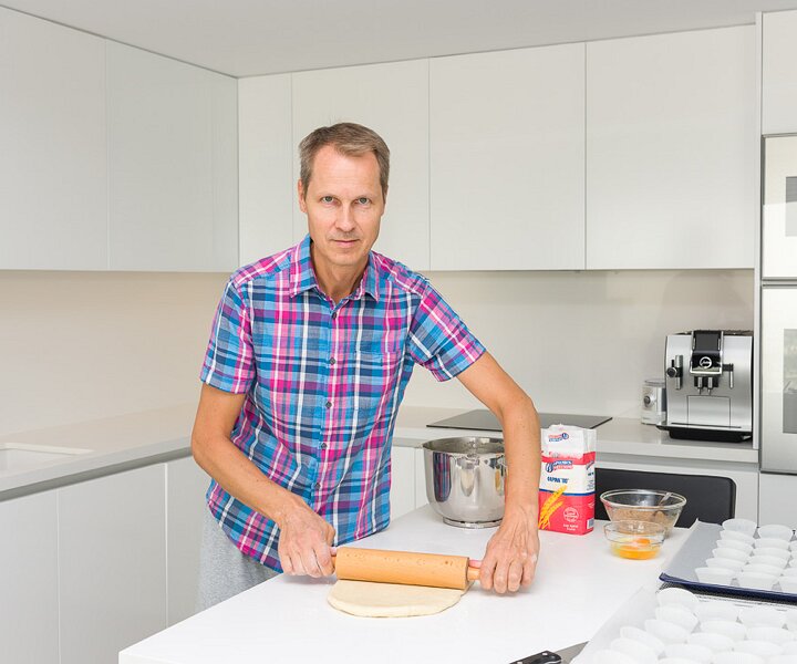 _DSC1503 Arto baking kanelbullar.