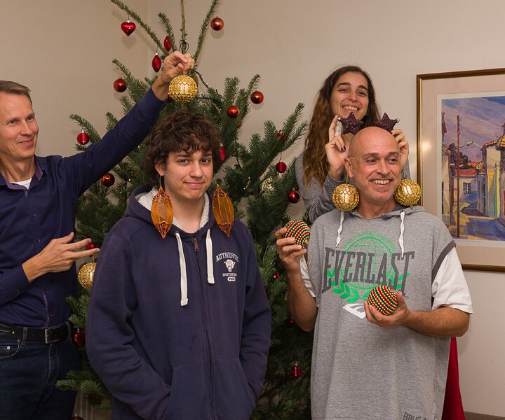 _DSC2029 Arto, Andreas, Ingrid and Nicos decorating the Christmas tree.