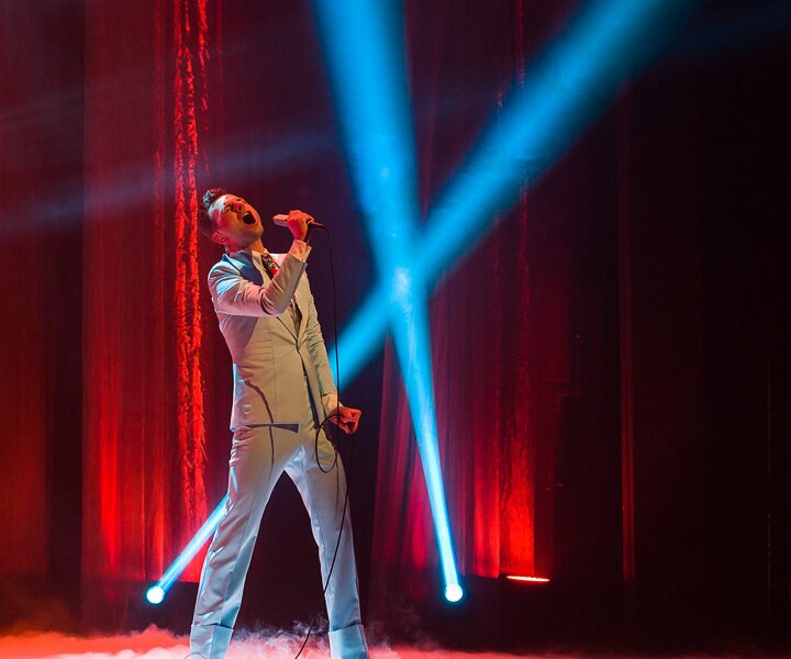 _DSC2796 Ola Salo with a tribute to David Bowie.