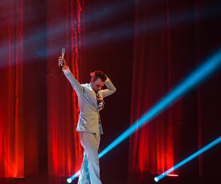 _DSC2798 Ola Salo with a tribute to David Bowie.