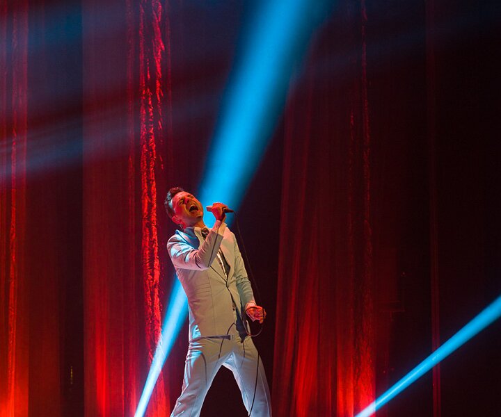 _DSC2804 Ola Salo with a tribute to David Bowie.