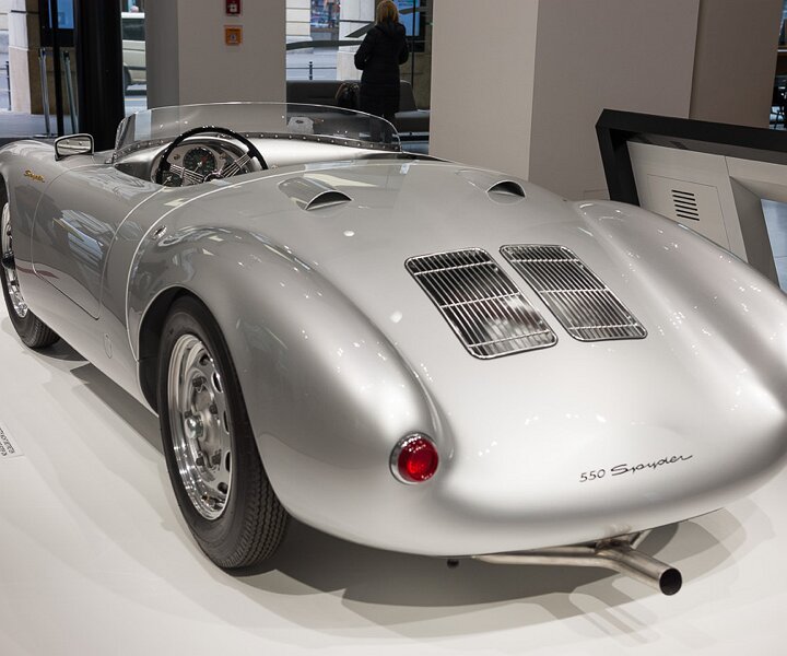 _DSC3175 Car in showroom in Berlin.