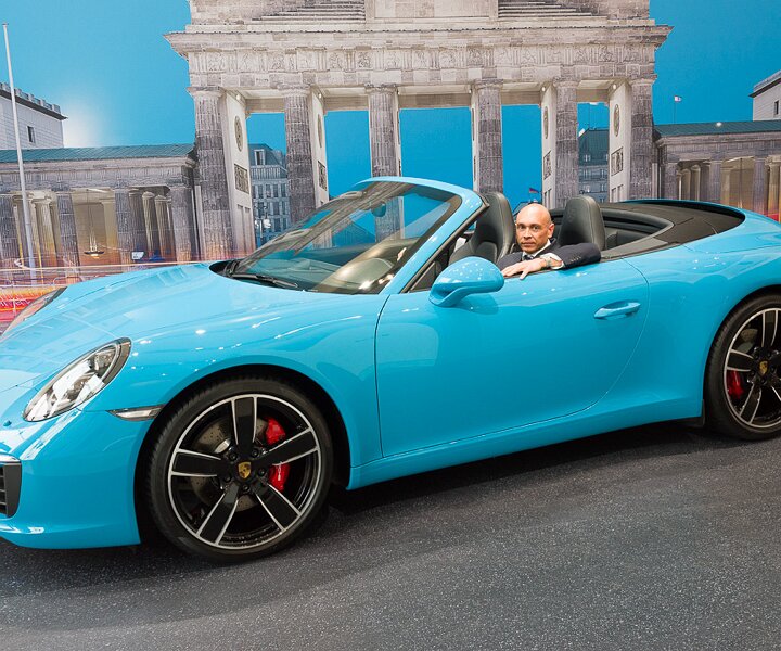 _DSC3201 Markos in a Porsche in Berlin.