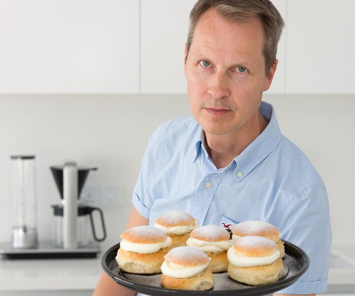 _DSC3097 Arto with self-made semlas.