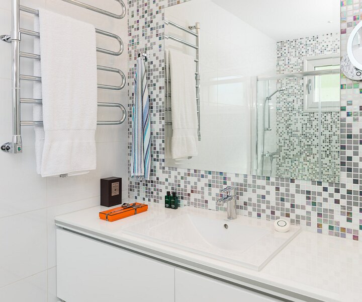 _DSC5045 Bathroom.