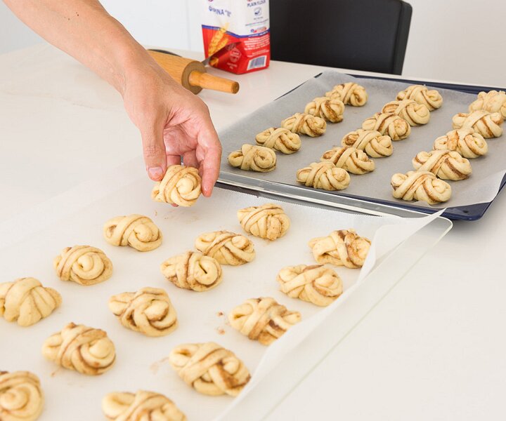 _DSC7099 Arto making kanelbullar in the kitchen in Limassol..