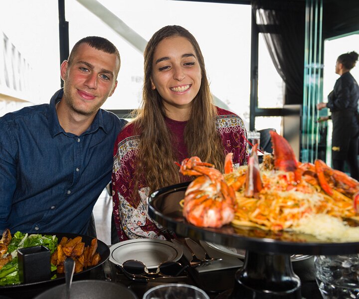 _DSC7110 Iakovos and Ingrid having lunch at a restaurant in Limassol.