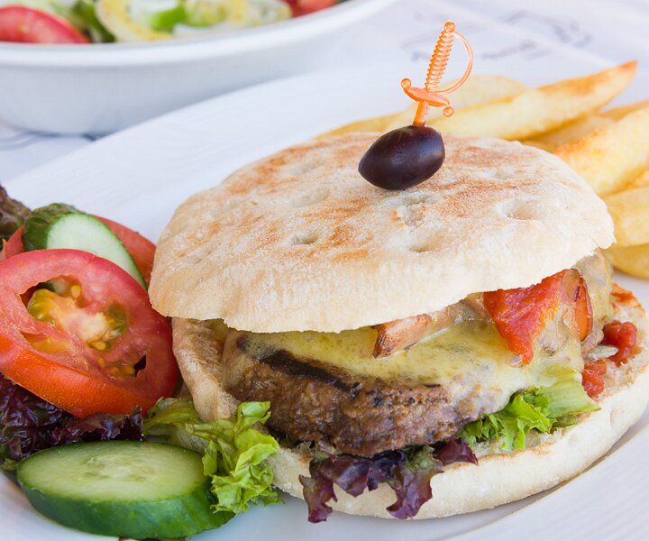 _DSC6584 Burger at Mama's restaurant at Capo Bay hotel.