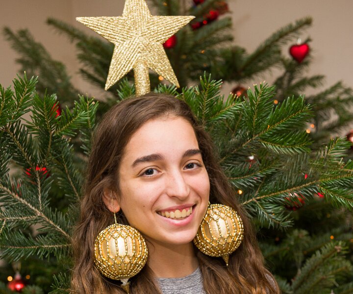 _DSC7155-2 Ingrid by the Christmas tree.