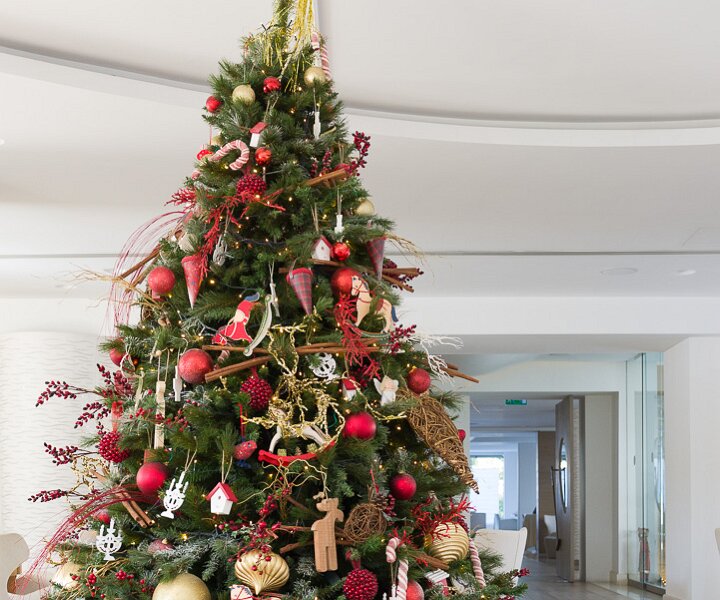 _DSC7190 Christmas tree at Alasia boutique hotel.