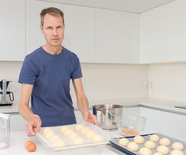 _DSC7861 Arto making semlas in the kitchen of the apartment in Limassol.
