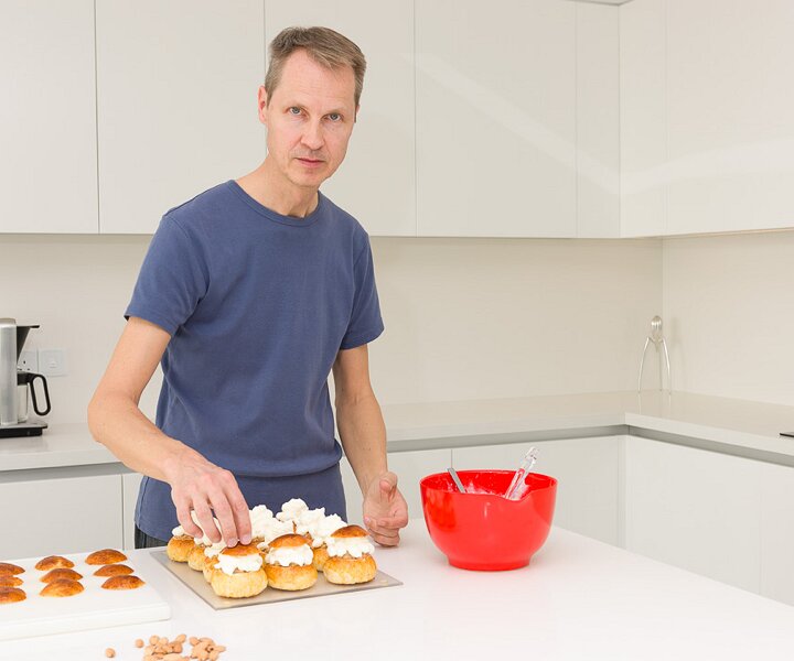 _DSC7883 Arto making semlas in the kitchen of the apartment in Limassol.
