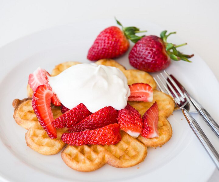 _DSC7967 Waffles with strawberries and fresh cream, made by Arto.