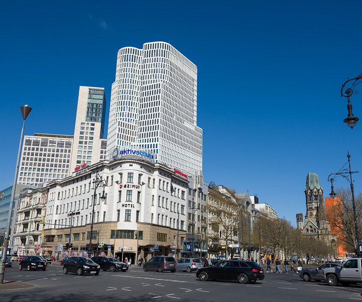 _DSC7994 At Kurfürstendamm.