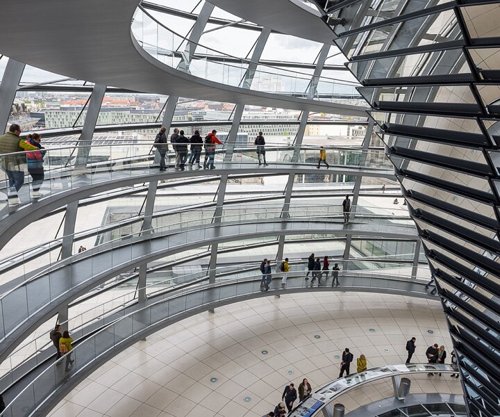 _DSC8021 In the glass dome of the Reichstag building in Berlin.