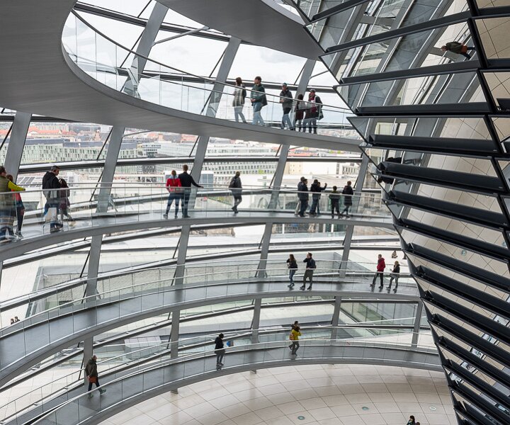 _DSC8022 In the glass dome of the Reichstag building in Berlin.