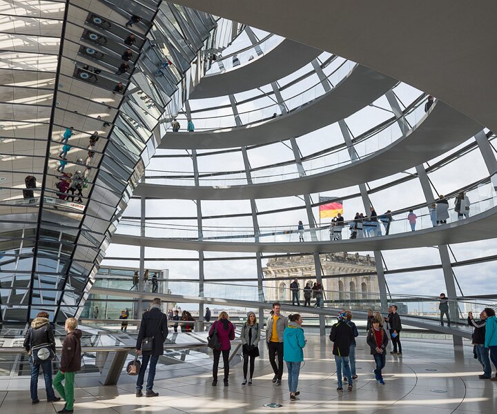 _DSC8034 In the glass dome of the Reichstag building in Berlin.