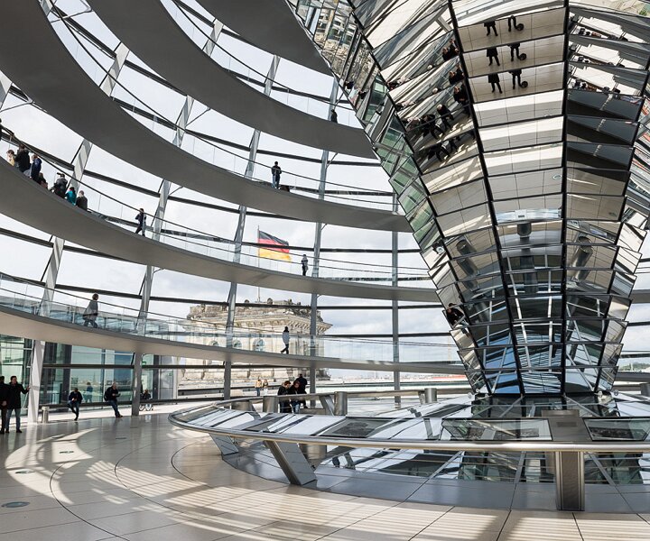 _DSC8040 In the glass dome of the Reichstag building in Berlin.