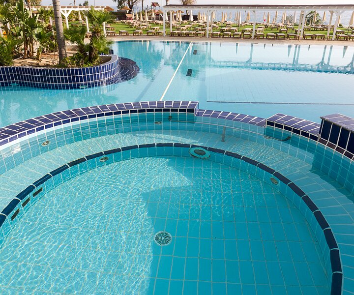 _DSC8302 The jacuzzi at the pool area at Capo Bay hotel.