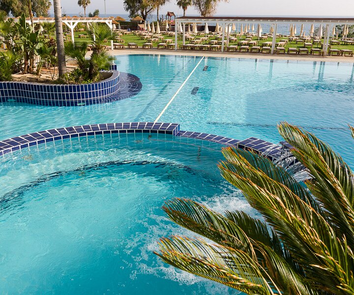 _DSC8333 At the jacuzzi at the pool area at Capo Bay hotel.