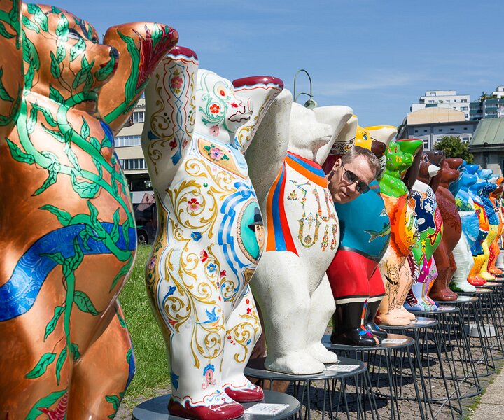_DSC9190 Arto at the United Buddy Bears exhibition at Wittenbergplatz in Berlin.