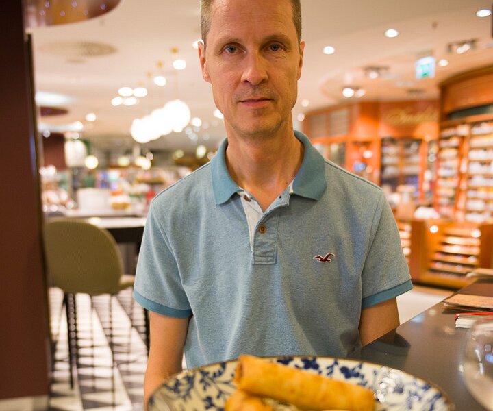 _DSC9194 Arto having lunch at the KaDeWe department store.